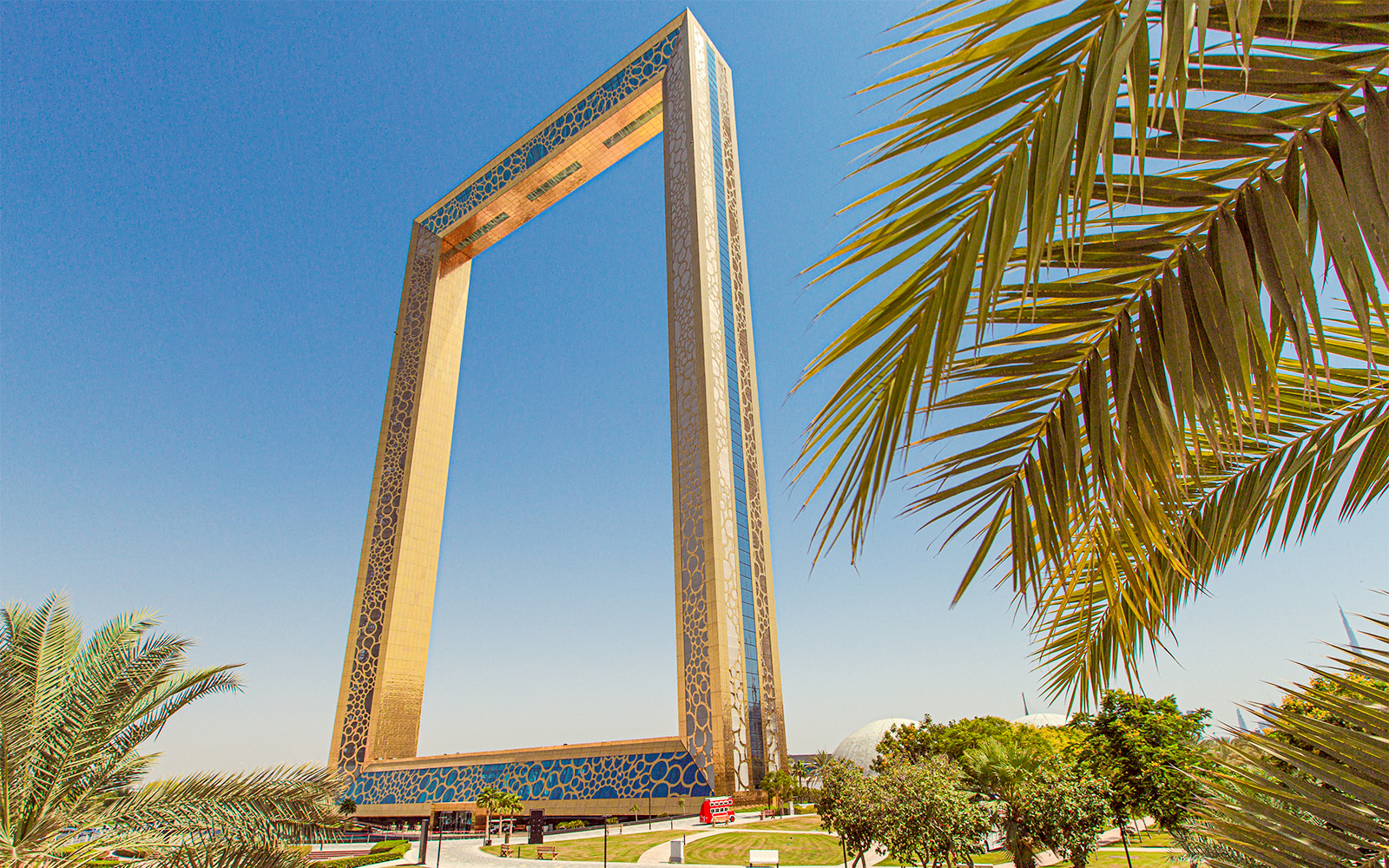 dubai-frame-title.jpg